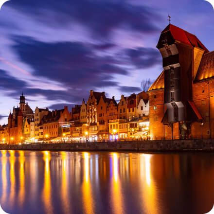 Widok na Żuraw zabytkowy dźwig w Gdańsku | Freedom nieruchomości