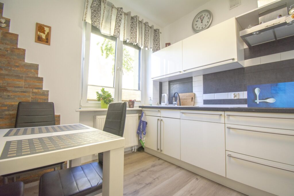 Mieszkanie 72 m² z garażem i lokalem użytkowym - zdjęcie 2