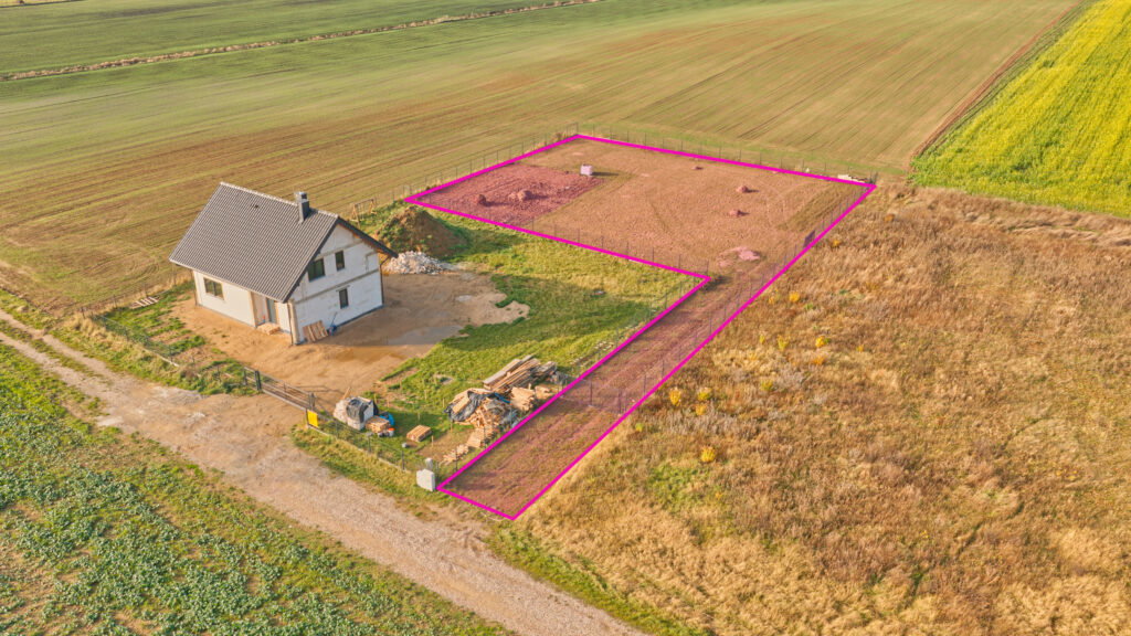 Działka budowlana 1539 m² z warunkami zabudowy - zdjęcie 3