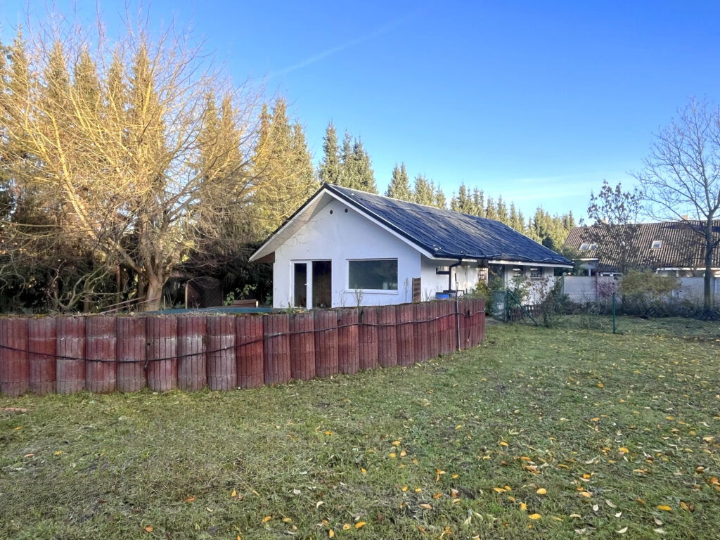 Działka z garażem i potencjałem na wymarzony dom - zdjęcie 8