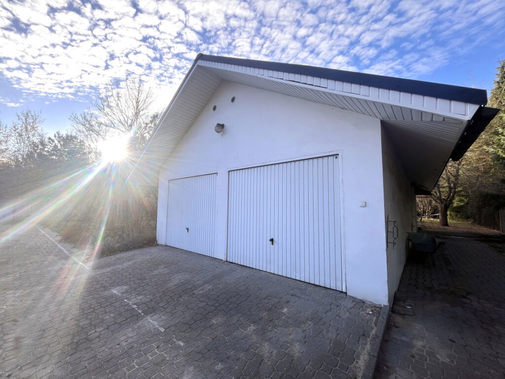 Działka z garażem i potencjałem na wymarzony dom - zdjęcie 7