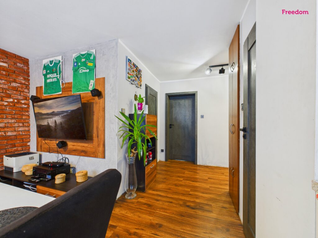 Na sprzedaż mieszkanie 4 pokojowe, 68m2. - zdjęcie 2