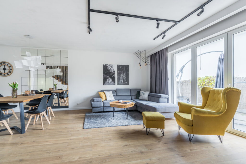 Lokal w domu dwulokalowym z garażem i ogrodem - zdjęcie 1