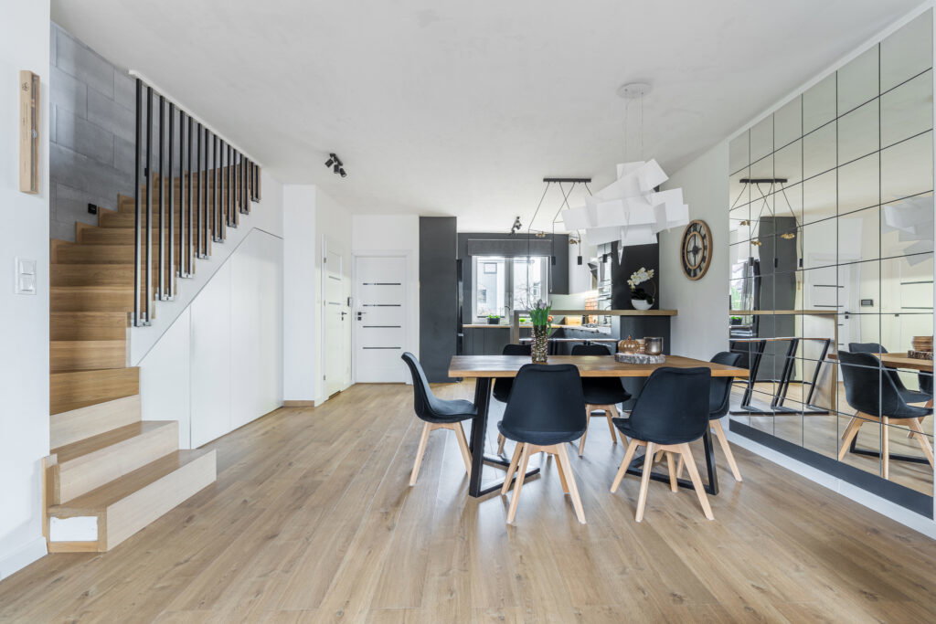 Lokal w domu dwulokalowym z garażem i ogrodem - zdjęcie 4