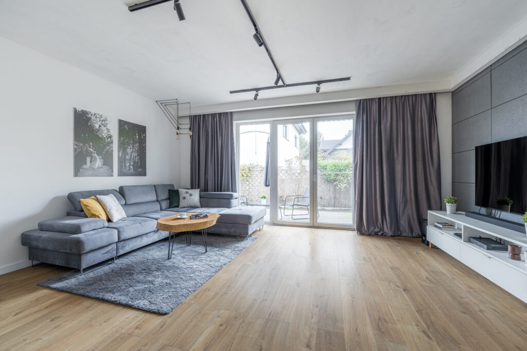 Lokal mieszkalny w budynku dwulokalowym, garaż - zdjęcie 1