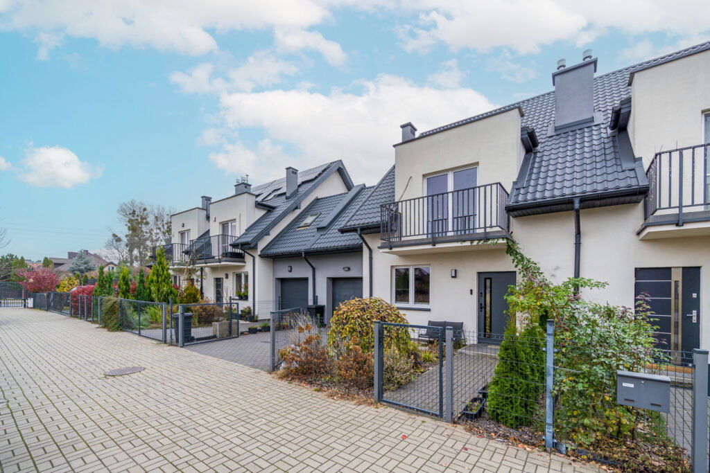 Lokal mieszkalny w budynku dwulokalowym, garaż - zdjęcie 17