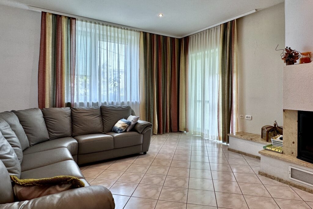 Duży dom z ogrodem w Bogucinie, 233 m² - zdjęcie 24