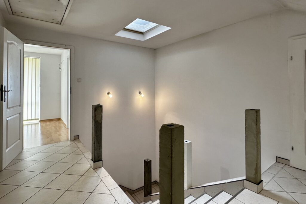 Duży dom z ogrodem w Bogucinie, 233 m² - zdjęcie 30