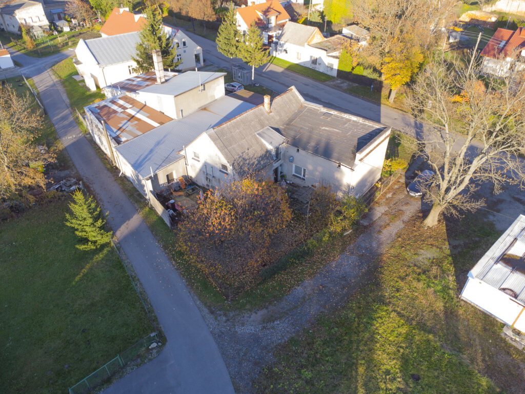 Budynek mieszkalno - komercyjny, Kucharzowice. - zdjęcie 1