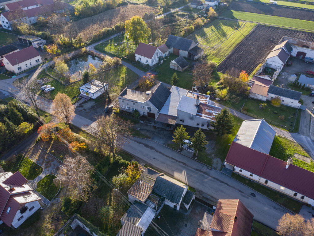 Budynek mieszkalno - komercyjny, Kucharzowice. - zdjęcie 19