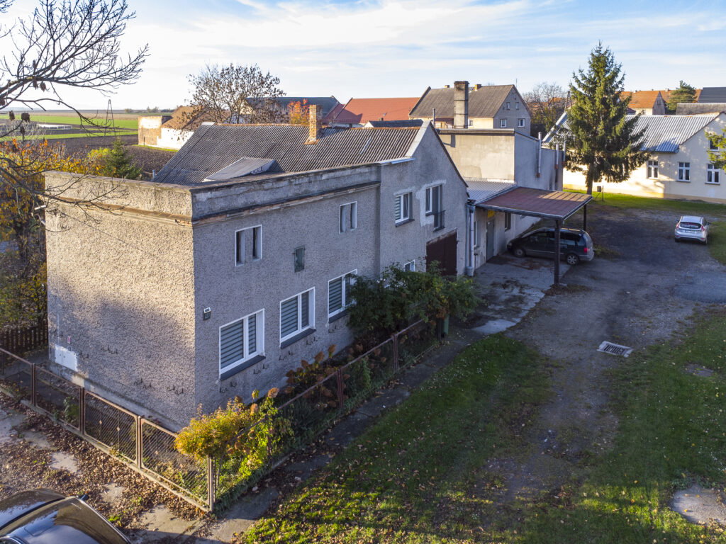 Budynek mieszkalno - komercyjny, Kucharzowice. - zdjęcie 3