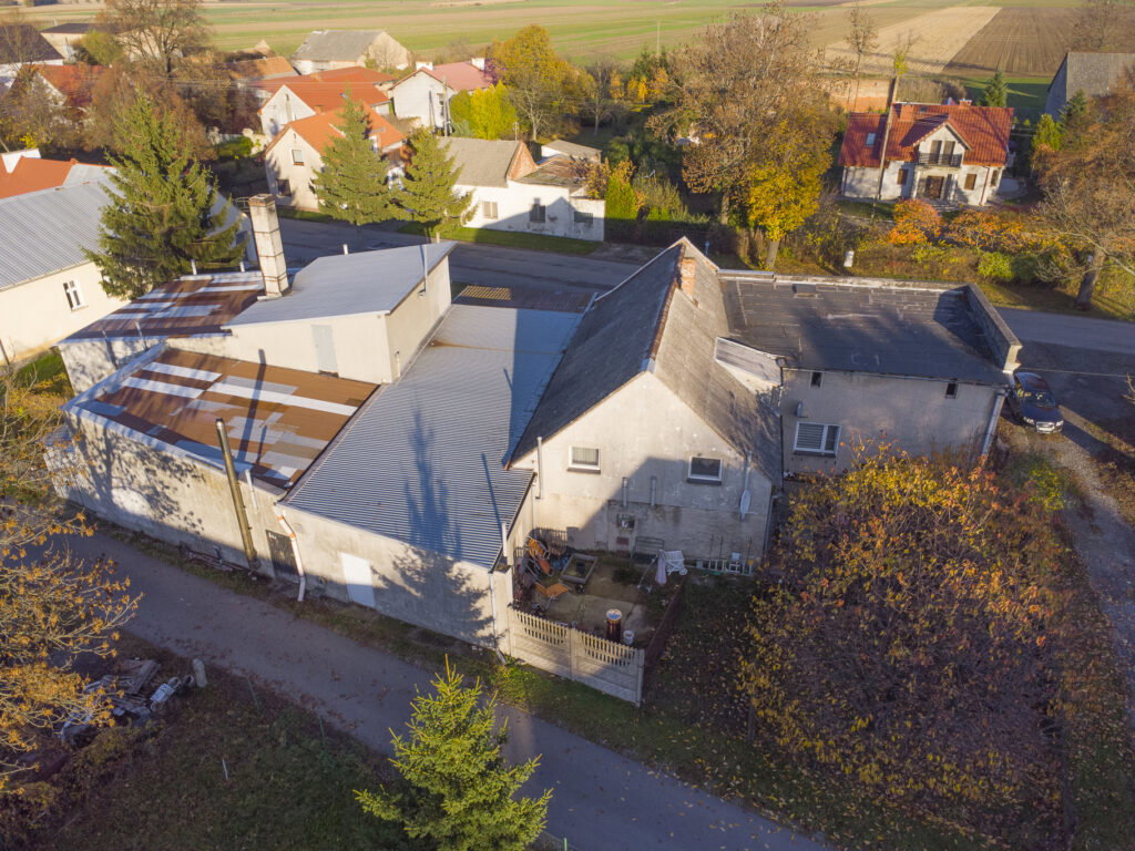 Budynek mieszkalno - komercyjny, Kucharzowice. - zdjęcie 2