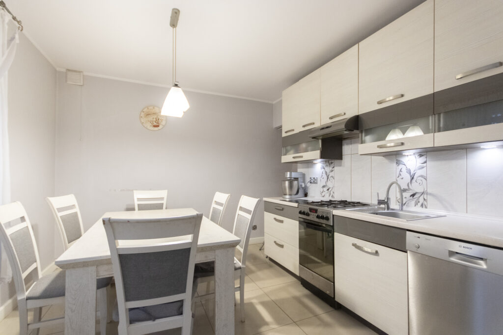 Budynek mieszkalno - komercyjny, Kucharzowice. - zdjęcie 20