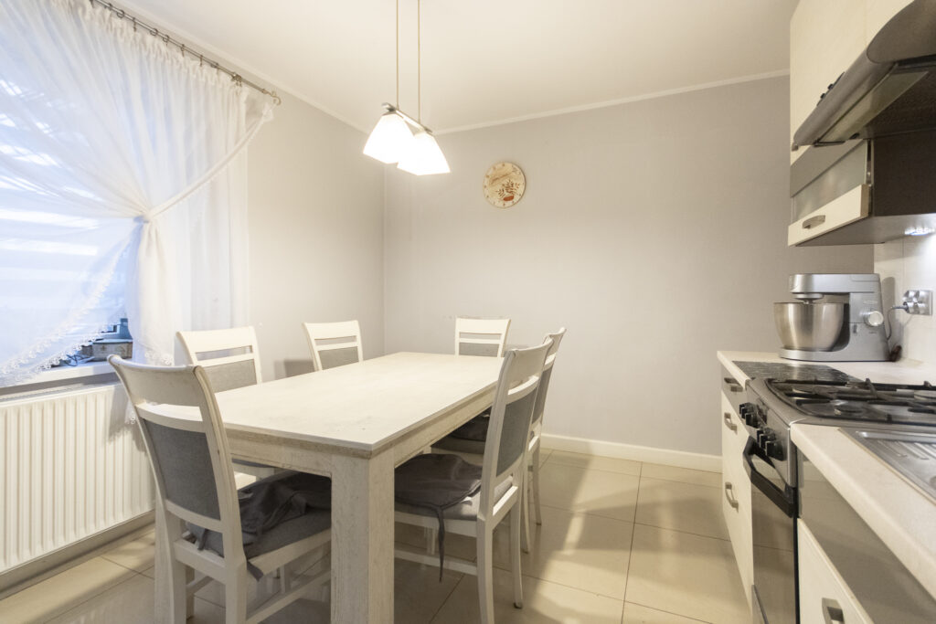 Budynek mieszkalno - komercyjny, Kucharzowice. - zdjęcie 12