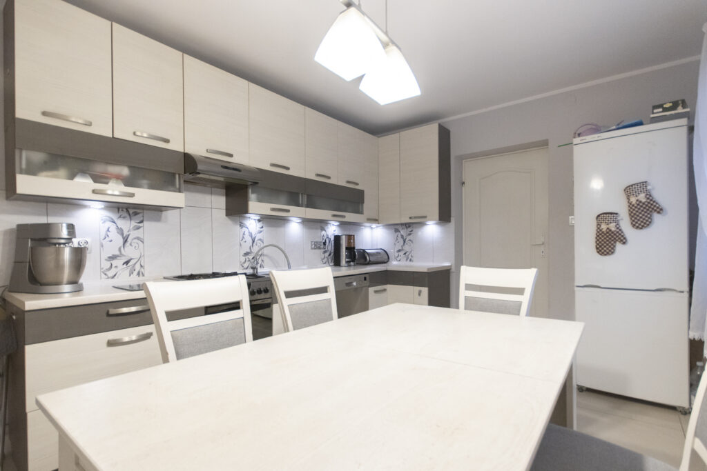 Budynek mieszkalno - komercyjny, Kucharzowice. - zdjęcie 21