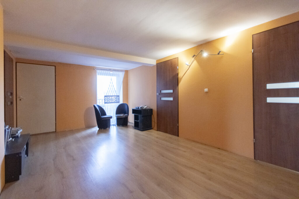 Budynek mieszkalno - komercyjny, Kucharzowice. - zdjęcie 17