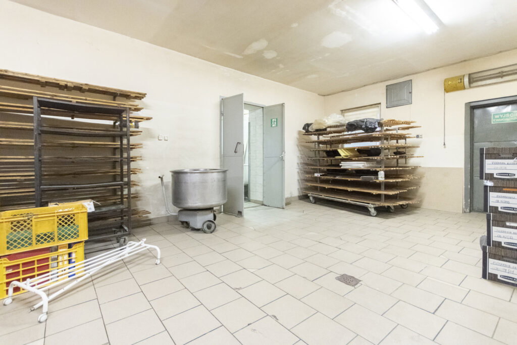 Budynek mieszkalno - komercyjny, Kucharzowice. - zdjęcie 8