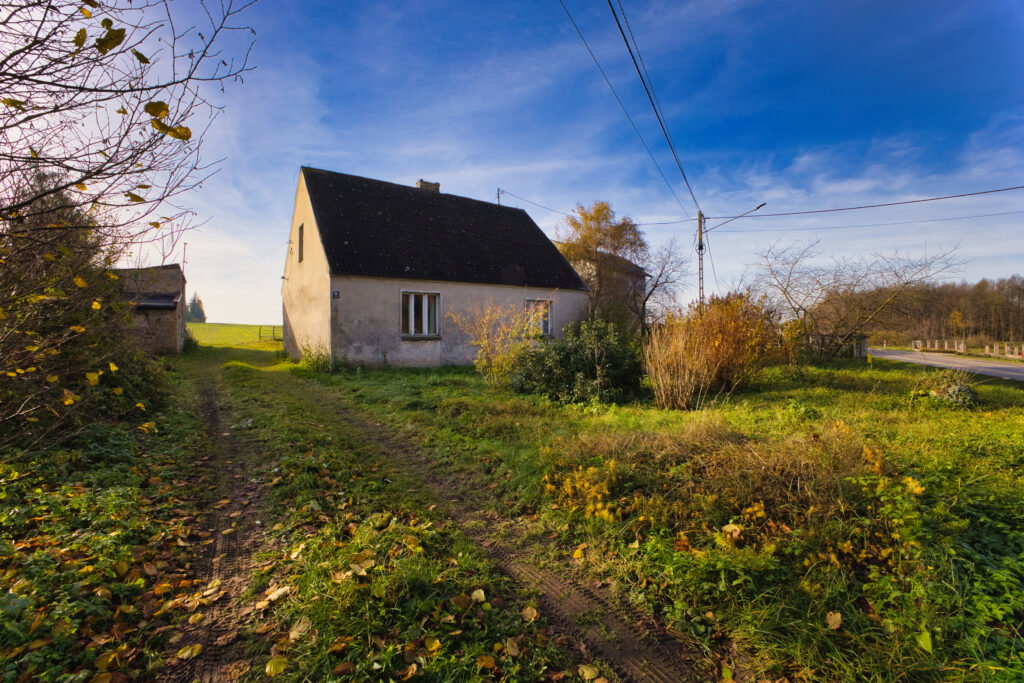 Dom w Złotowie z działką 0,89 ha - zdjęcie 1