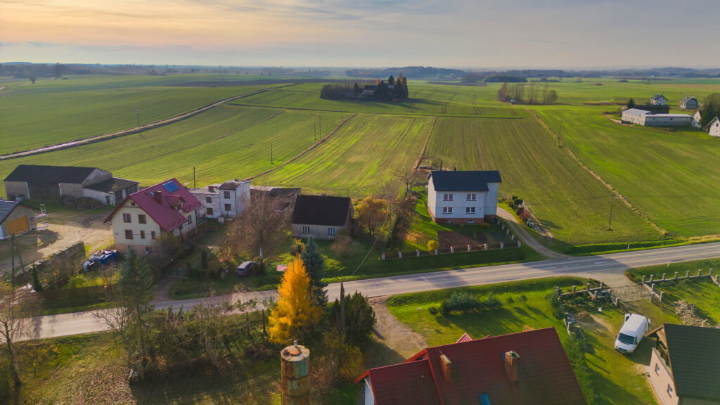 Dom w Złotowie z działką 0,89 ha - zdjęcie 4