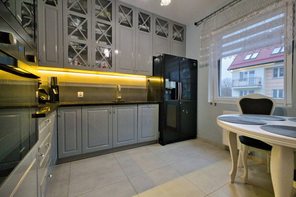 Os. Piastowskie 3 pokoje, pierwsze piętro - zdjęcie 1