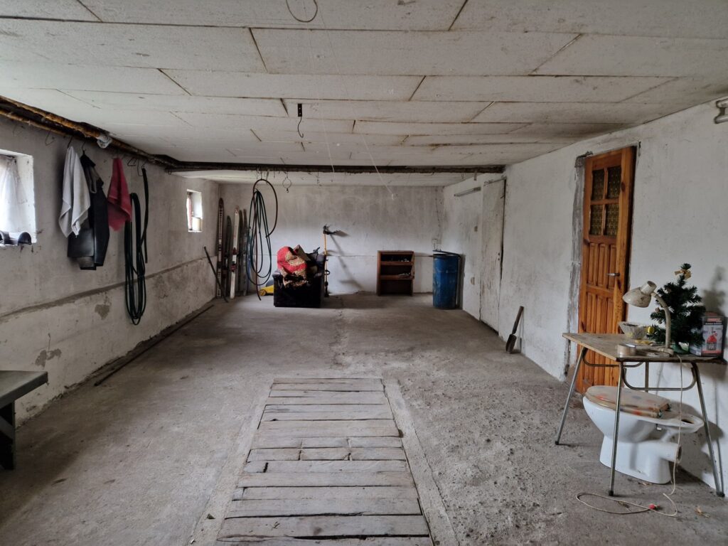 DOM na duzej działce 53 ARY z domem i WZ - zdjęcie 9