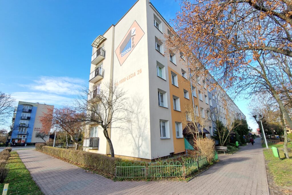 Trzypokojowe mieszkanie w dogodnej lokalizacji - zdjęcie 1