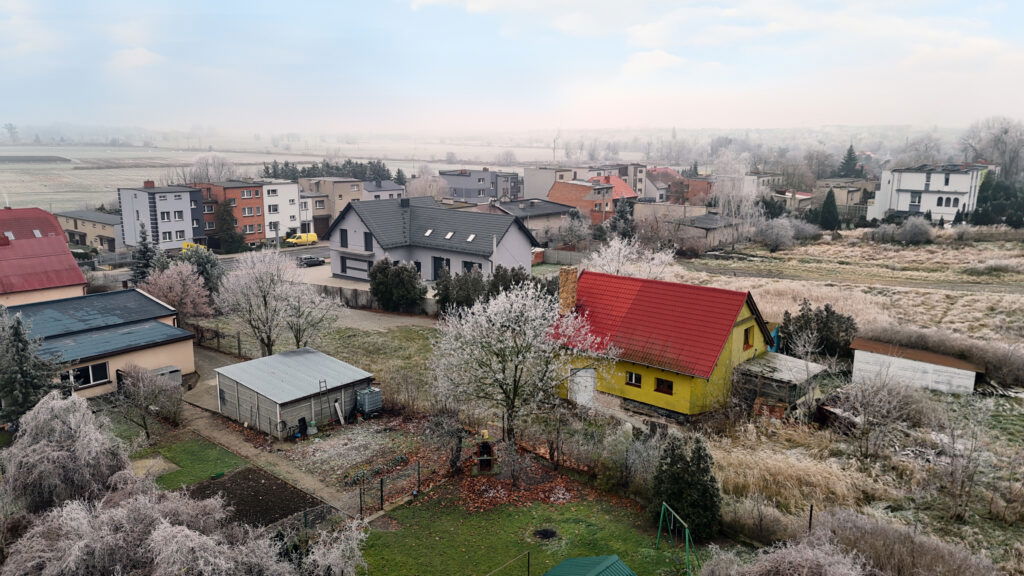 Duża działka z domem w centrum Gostynia - zdjęcie 1