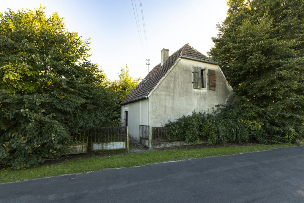 Urokliwa działka z domem i lasem - Twój azyl! - zdjęcie 6