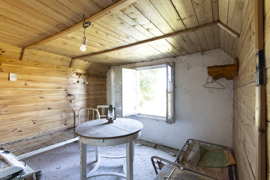 Urokliwa działka z domem i lasem - Twój azyl! - zdjęcie 5