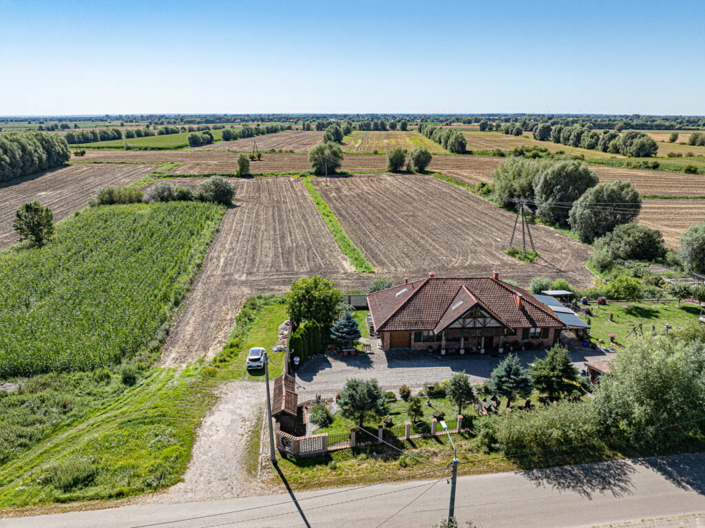 Dom Elbląg/Bielnik II, nad Nogatem Cegła, mur pruski, wiele elementów drewnianych i kamień - zdjęcie 37