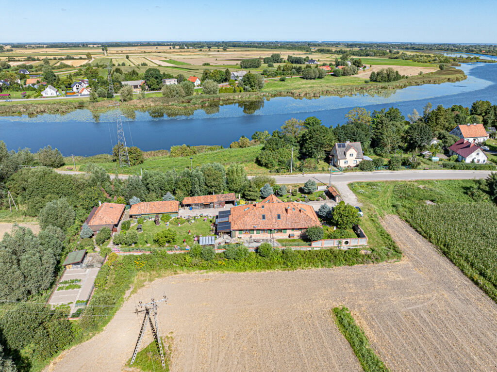Dom Elbląg/Bielnik II, nad Nogatem Cegła, mur pruski, wiele elementów drewnianych i kamień - zdjęcie 39