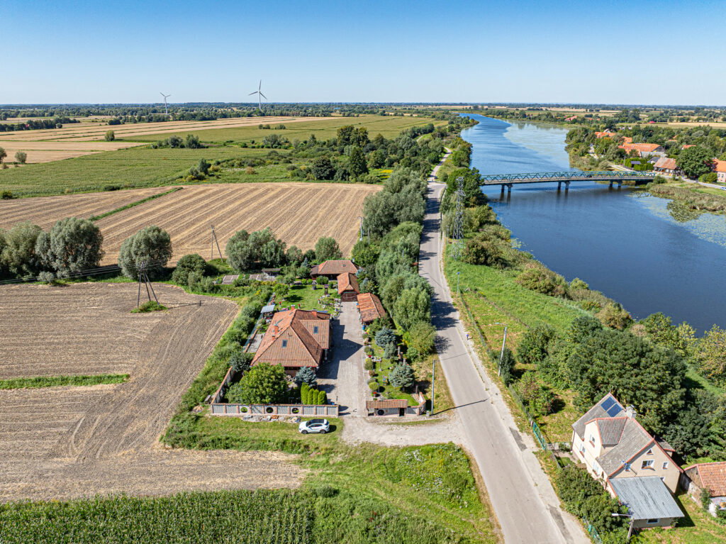 Dom Elbląg/Bielnik II, nad Nogatem Cegła, mur pruski, wiele elementów drewnianych i kamień - zdjęcie 41