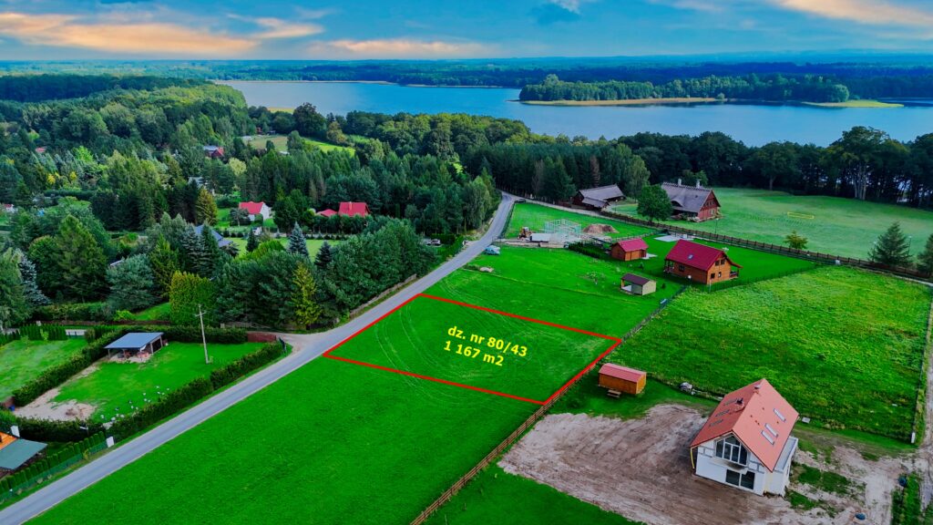 Na sprzedaż działka budowlana blisko jeziora - zdjęcie 1
