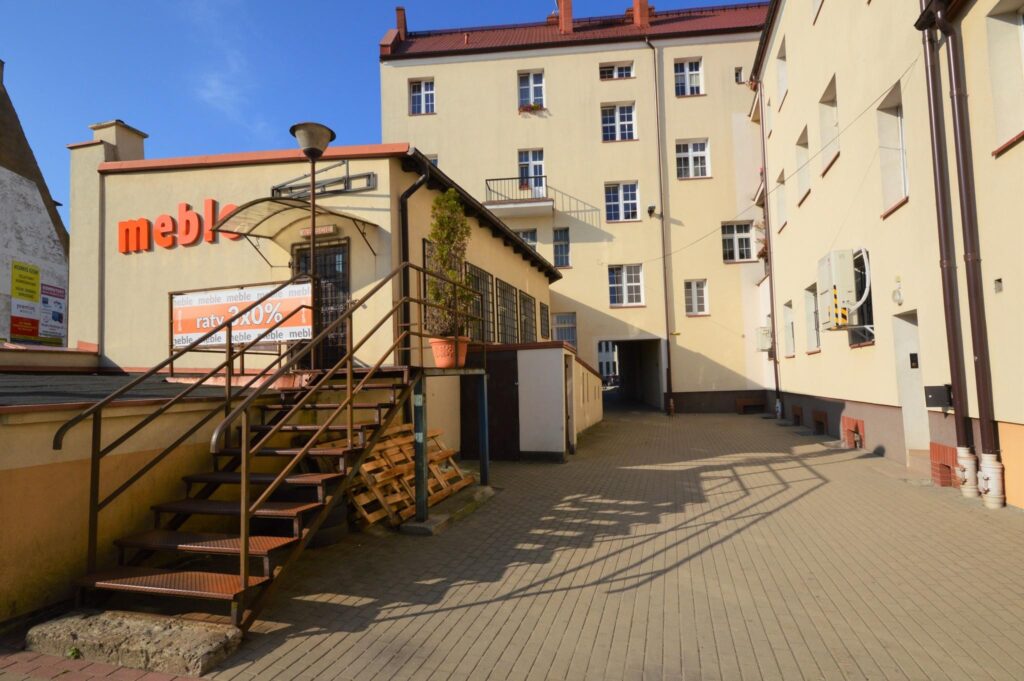 Budynek z możliwością przebudowy na mieszkania. - zdjęcie 5