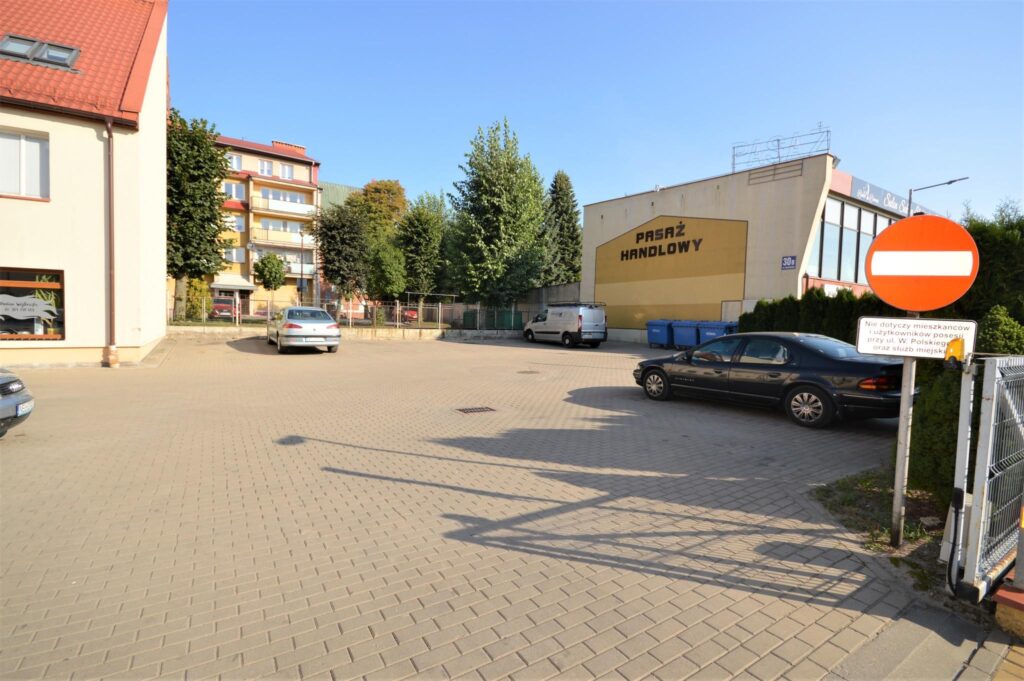 Budynek z możliwością przebudowy na mieszkania. - zdjęcie 14