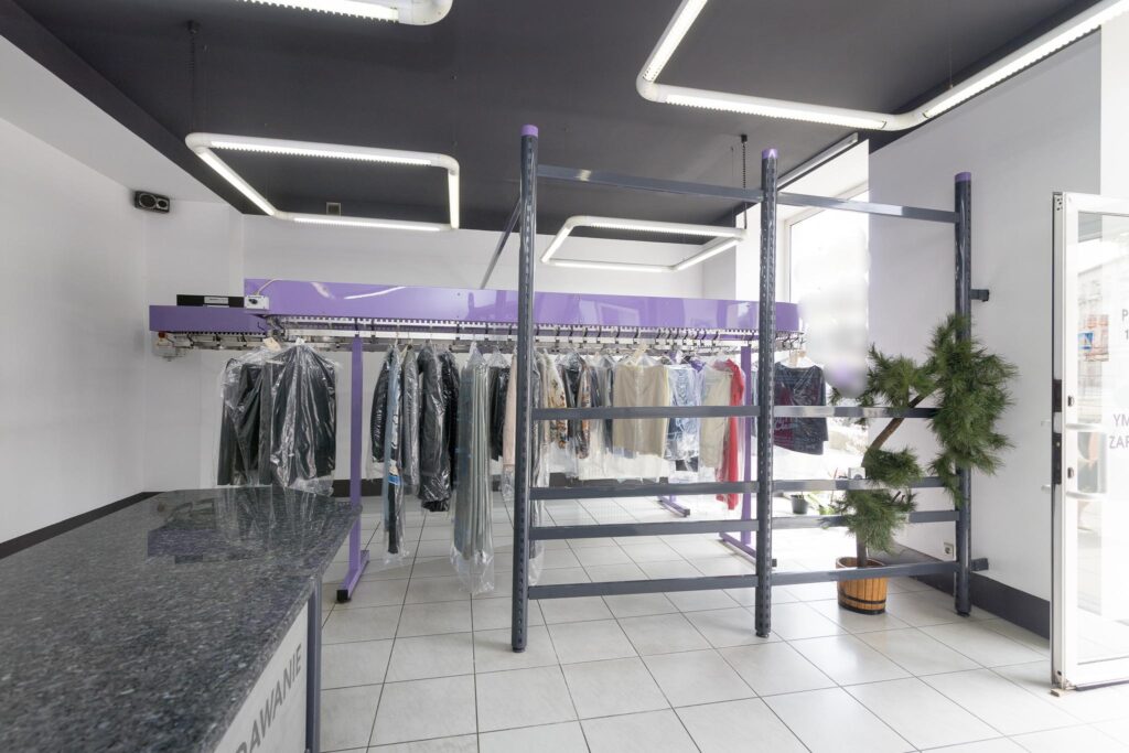 Lokal usługowy z witrynami w super lokalizacji - zdjęcie 9