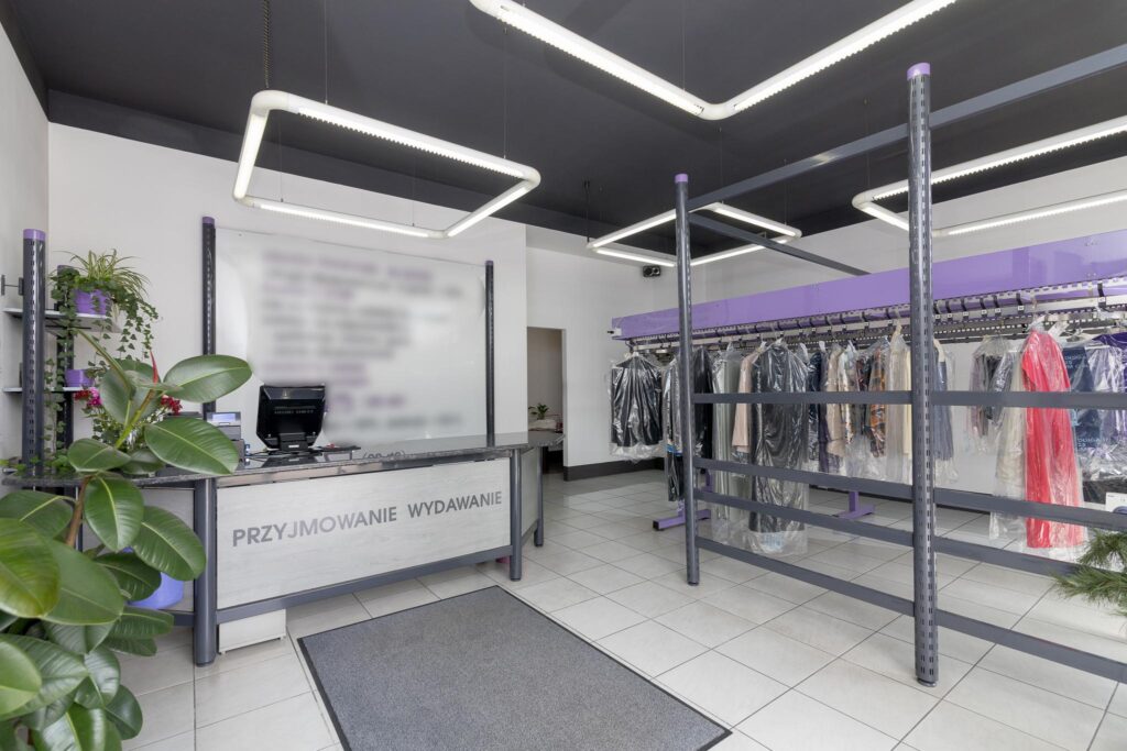 Lokal usługowy z witrynami w super lokalizacji - zdjęcie 7