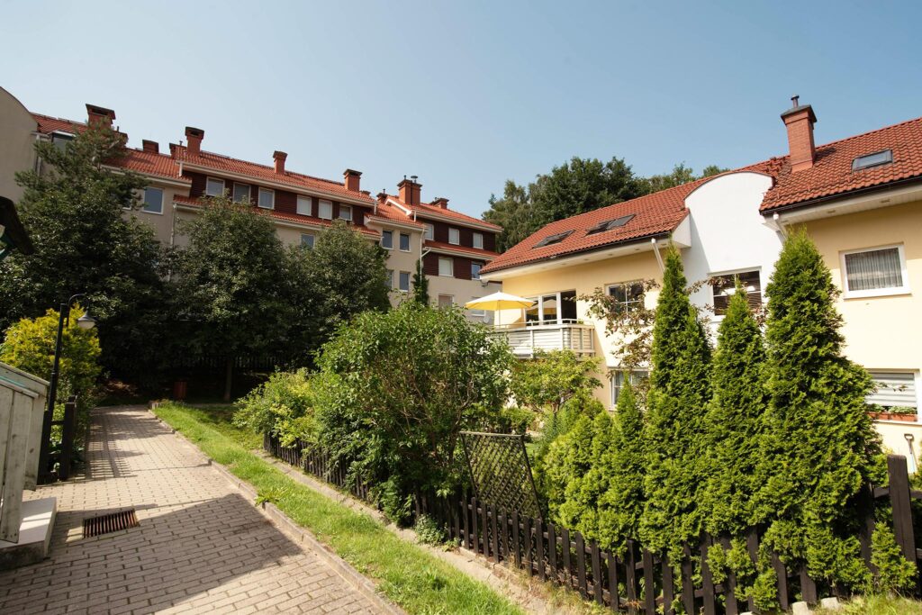 Dwa pokoje blisko lasu, na kameralnym osiedlu - zdjęcie 1