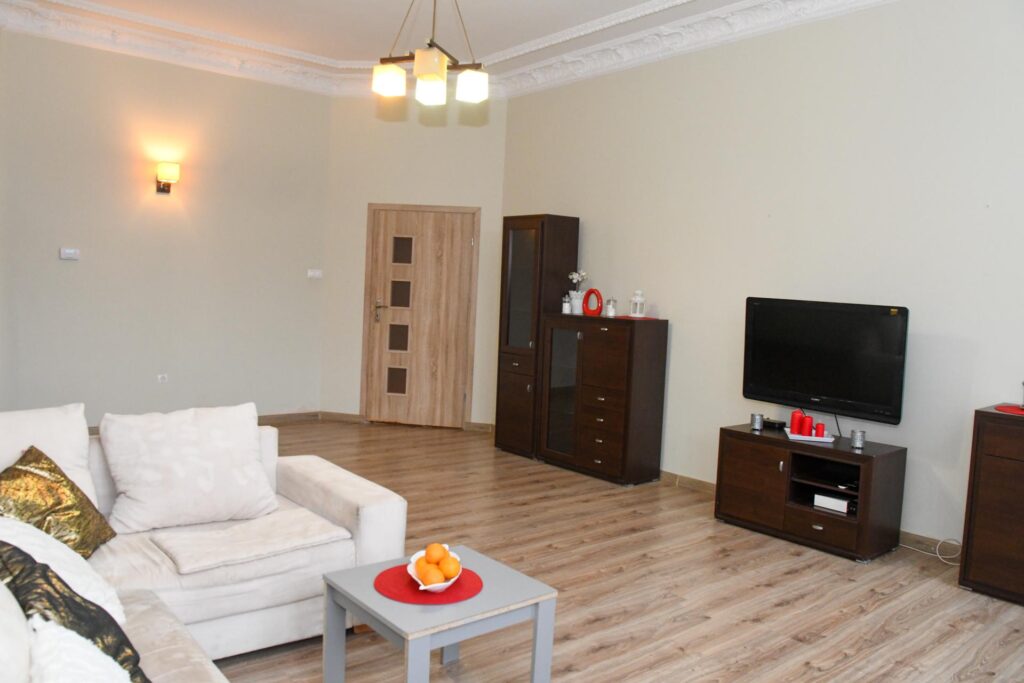 Przestronne mieszkanie w centrum Legnicy, 99,03 m2 - zdjęcie 2
