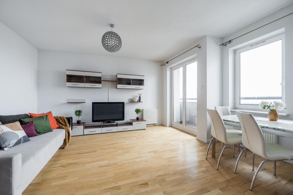 Gotowa do zamieszkania kawalerka, bud. z 2001 r - zdjęcie 1