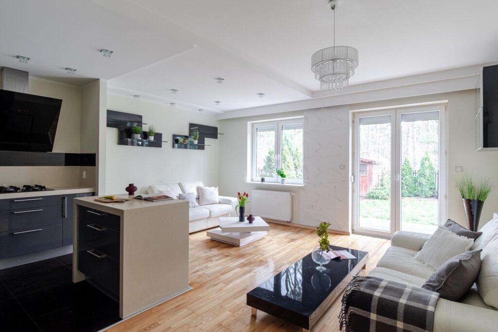 Kobyłka - 3 pokoje, ogród, las za ogrodzeniem... - zdjęcie 1