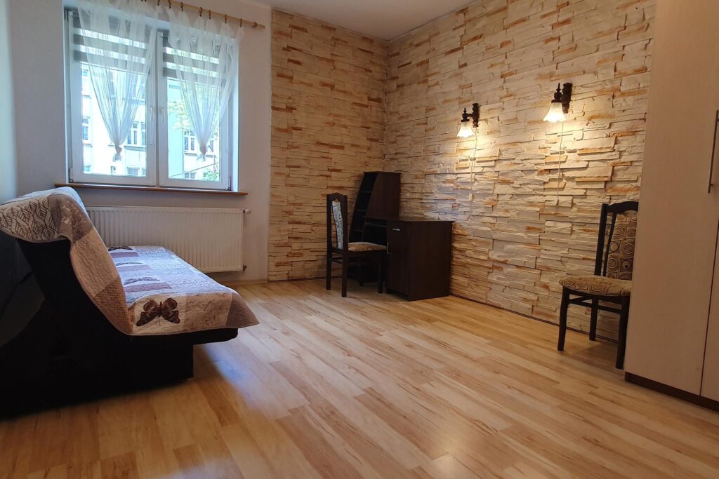 Dwa pokoje na pierwszym piętrze - zdjęcie 3