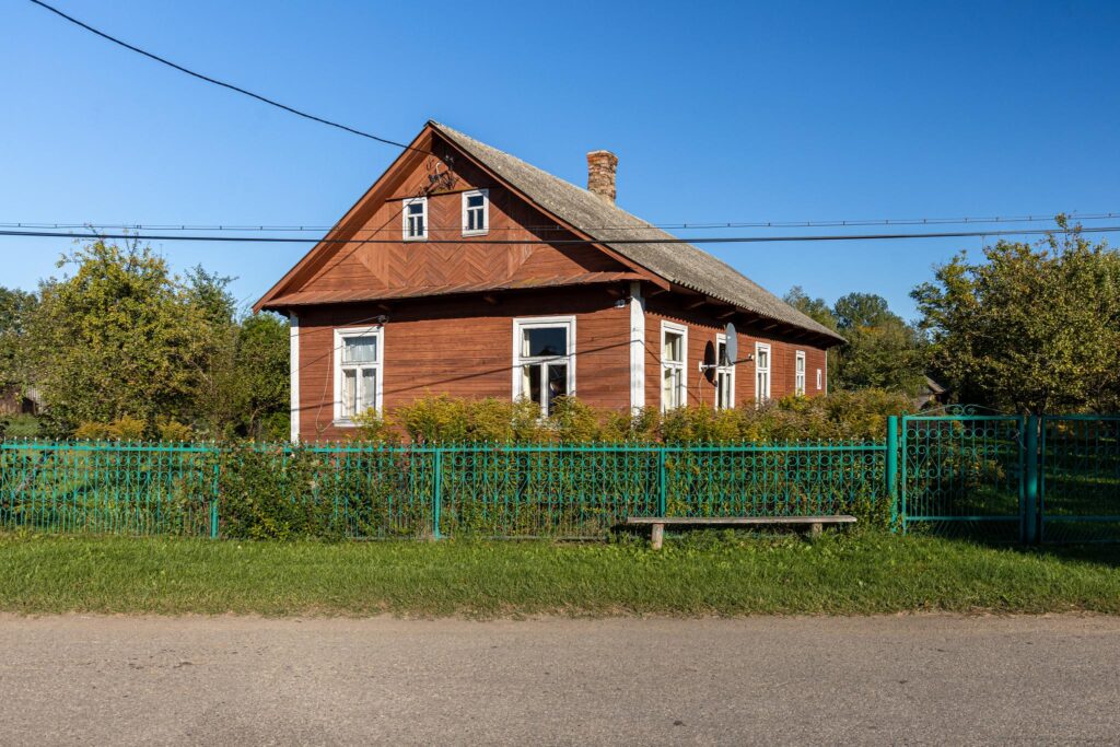 Dom z bala na dużej działce blisko Hajnówki, 93 m2 - zdjęcie 1