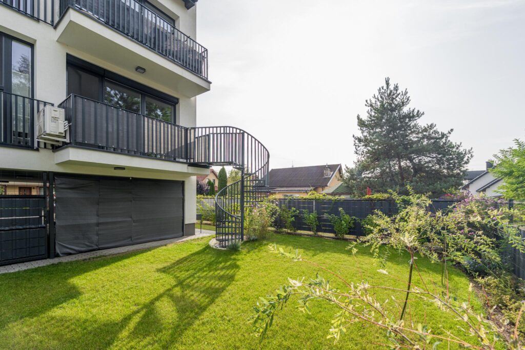 Bezczynszowe mieszkanie z ogródkiem 140 m2 - zdjęcie 1