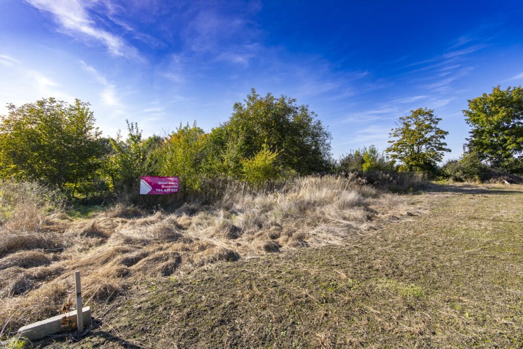 Dwie działki budowlane na przyjaznym osiedlu - zdjęcie 2