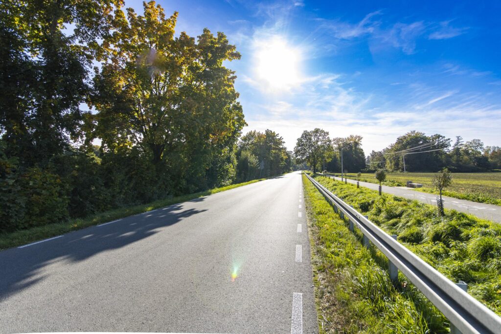 Dwie działki budowlane na przyjaznym osiedlu - zdjęcie 3