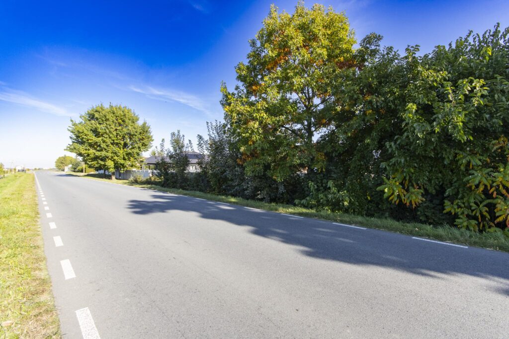 Dwie działki budowlane na przyjaznym osiedlu - zdjęcie 6