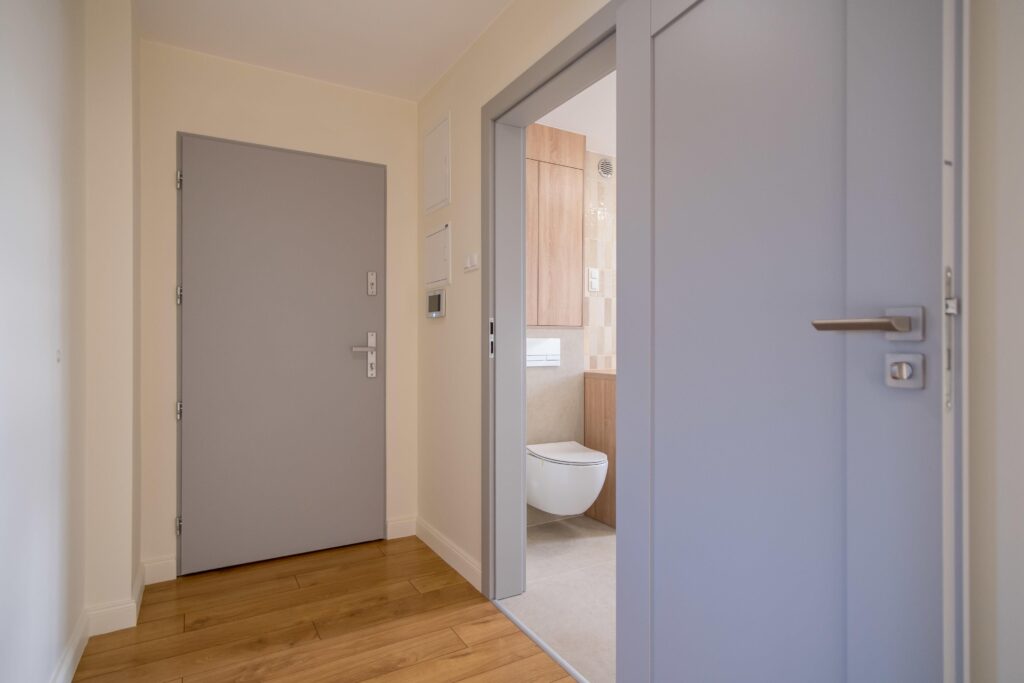 Mieszkanie z garażem i komórką lokatorską - zdjęcie 6