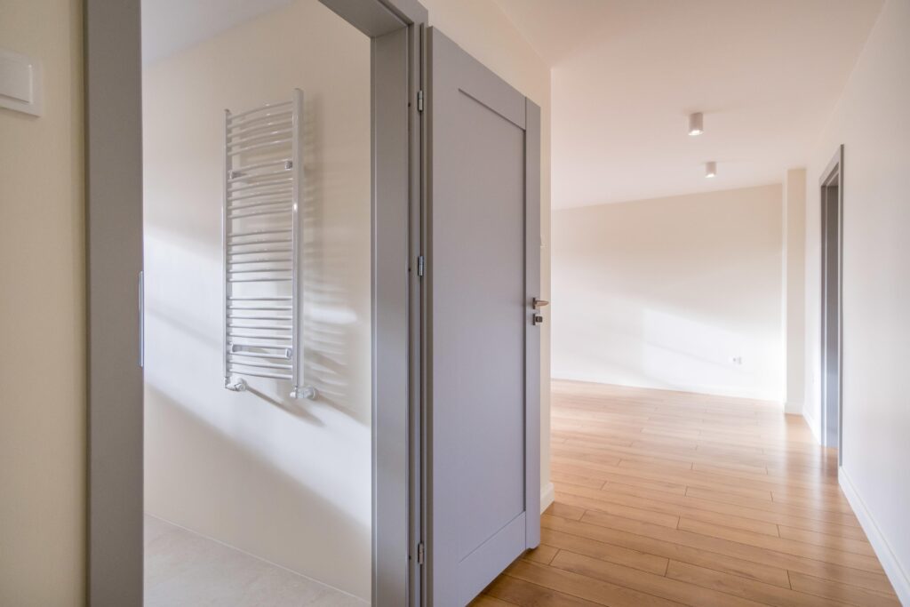 Mieszkanie z garażem i komórką lokatorską - zdjęcie 7