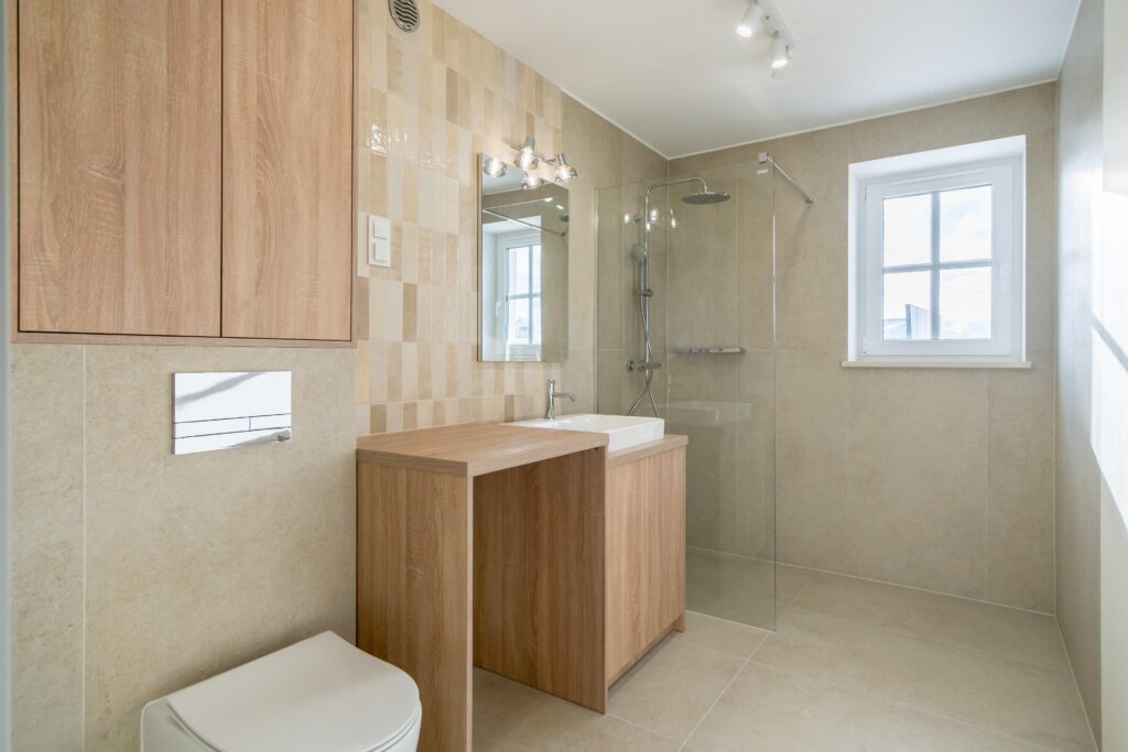 Mieszkanie z garażem i komórką lokatorską - zdjęcie 9